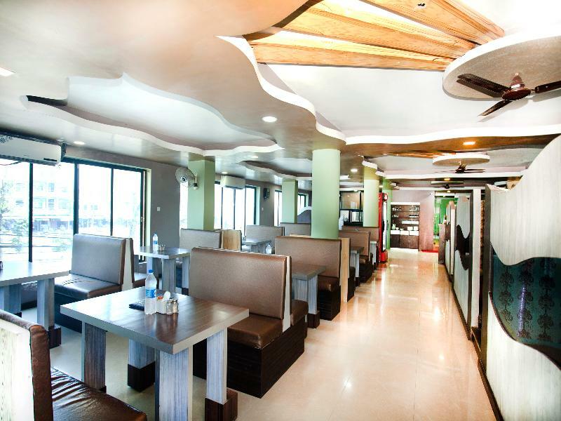 Oyo 343 Pop Life Hotel Banke Exterior foto