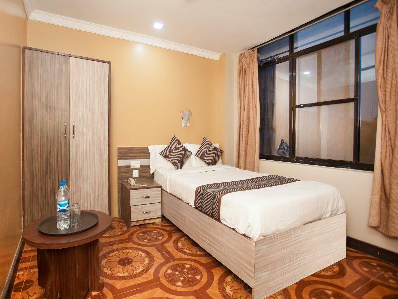 Oyo 343 Pop Life Hotel Banke Exterior foto