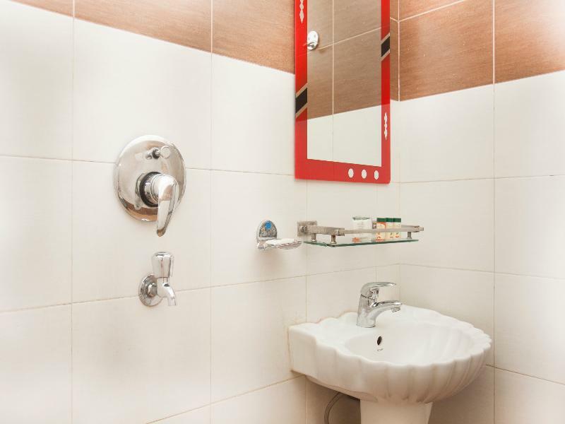 Oyo 343 Pop Life Hotel Banke Exterior foto